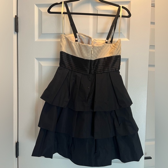 BCBG MaxAzria dress, strapless or with black straps, built in bra - Picture 3 of 4
